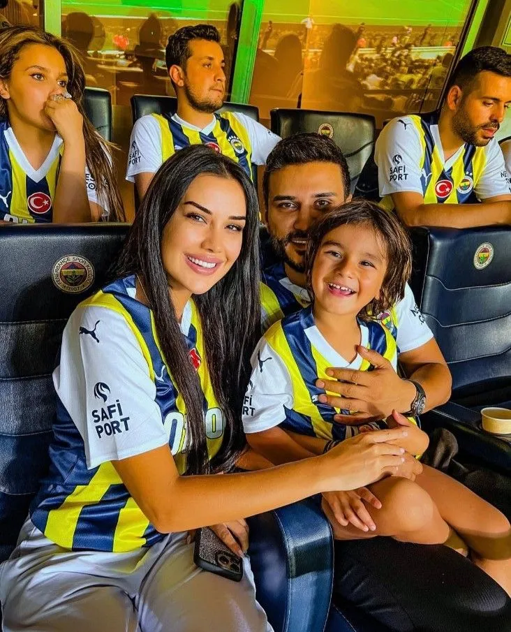 Fenerbahçe, Dilan Polat'ın sponsorluğunu iptal ediyor! - Son günlerde adı iddialar ile gündeme gelen ünlü fenomen Dilan Polat'ın Fenerbahçe sponsorluğunun iptal edileceği öğrenildi.
