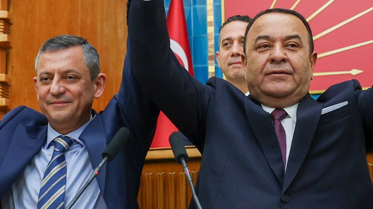 CHP’de Adnan Beker isyanı: CHP rozeti işportaya düşürülemez