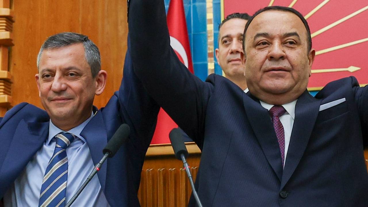 Özgür Özel’den Adnan Beker savunması: ‘Geleceğim’ diyene ‘Git’ diyecek durumumuz yok