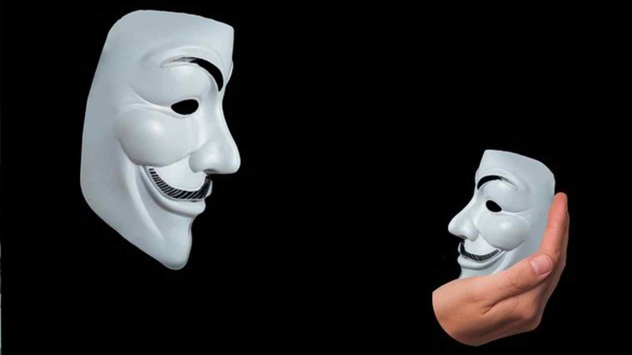 Siyasette yeni trend: “Sen nasıl benim gibi hakaret etmezsin?”