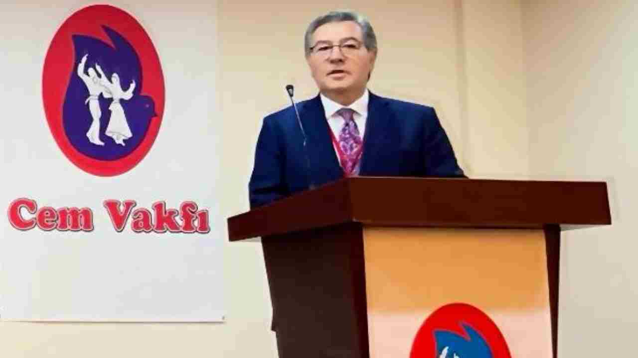 Kadir Polat trat zurück, nachdem die Cem-Stiftung eine Untersuchung gegen ihn eingeleitet hatte, weil er eine Frage an Ümit Özdağ gestellt hatte